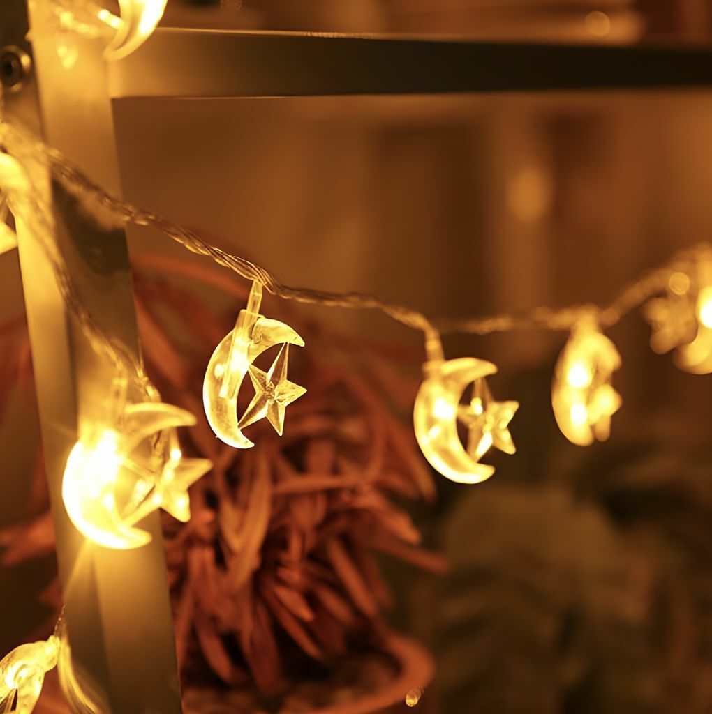 Pilli Ay Yıldız Kar Tanesi ve Top Yılbaşı Ağacı Süsü 5 Metre 20 Ledli Yılbaşı Süsü SNC-306