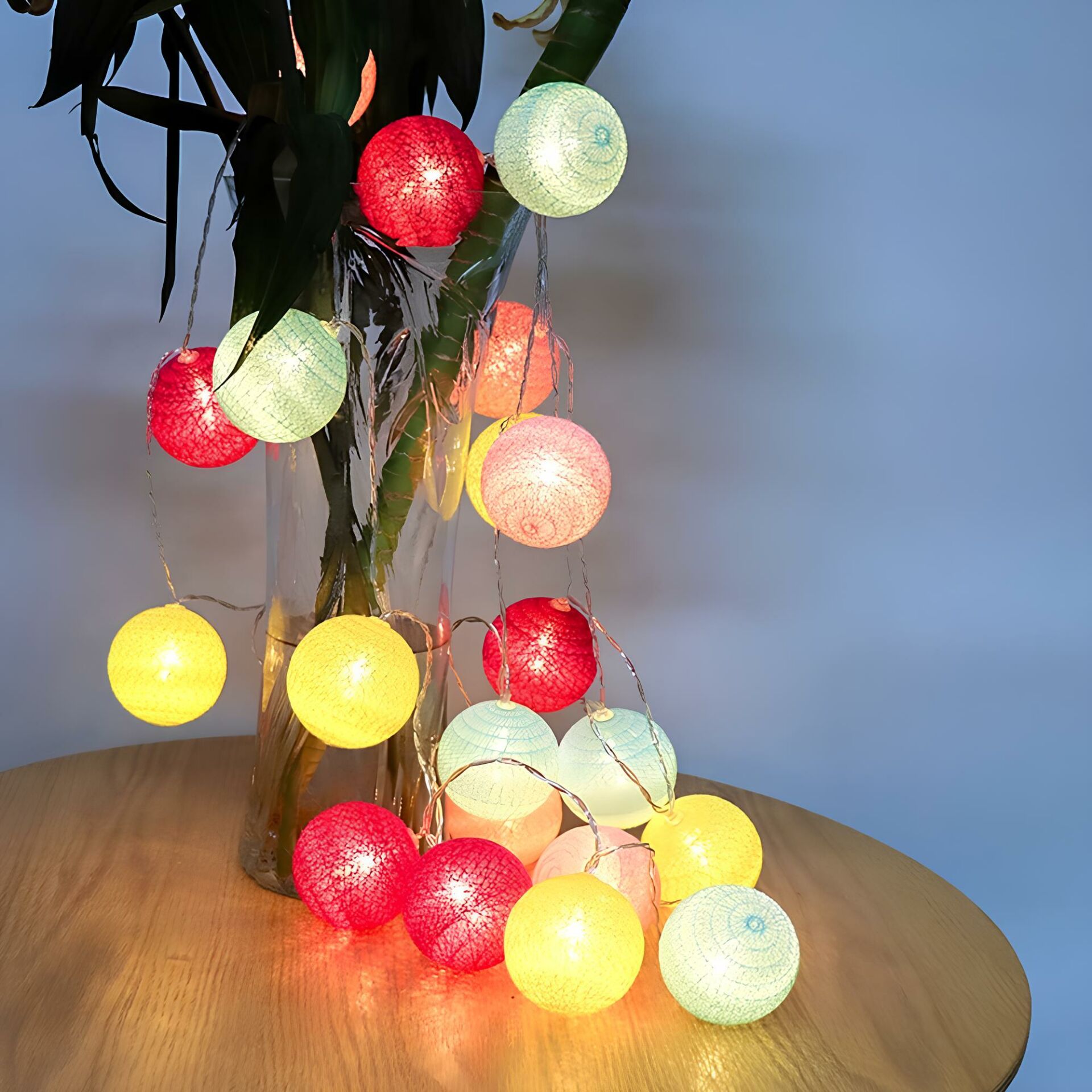 Pilli Renkli Toplar Yılbaşı Ağacı Süsü 2 Metre 10 Ledli Renkli Top Yılbaşı Süsü SNC-308