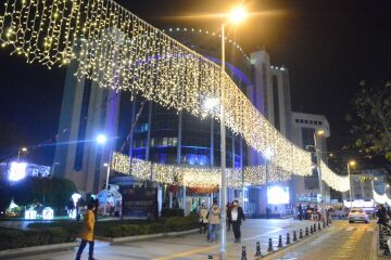 Sarkıt Saçak Led Yılbaşı Süsü 2x2 Metre 400 Ledli Saçak Yılbaşı Ağacı Süsü Fiş Tipi SNC-601 3200K (Gün Işığı)