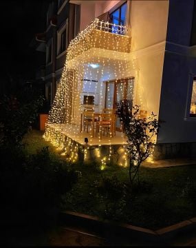 Flaşlı Sarkıt Saçak Led Yılbaşı Balkon Süsü 2x7 Metre 1400 Ledli Saçak Balkon Süsü Beyaz Kablo SNC-607
